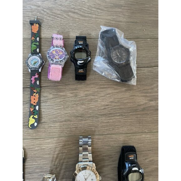 Watch Lot Of 25 Watches Womens Mens For Parts Or Repair Only Not Working AS IS main image 12